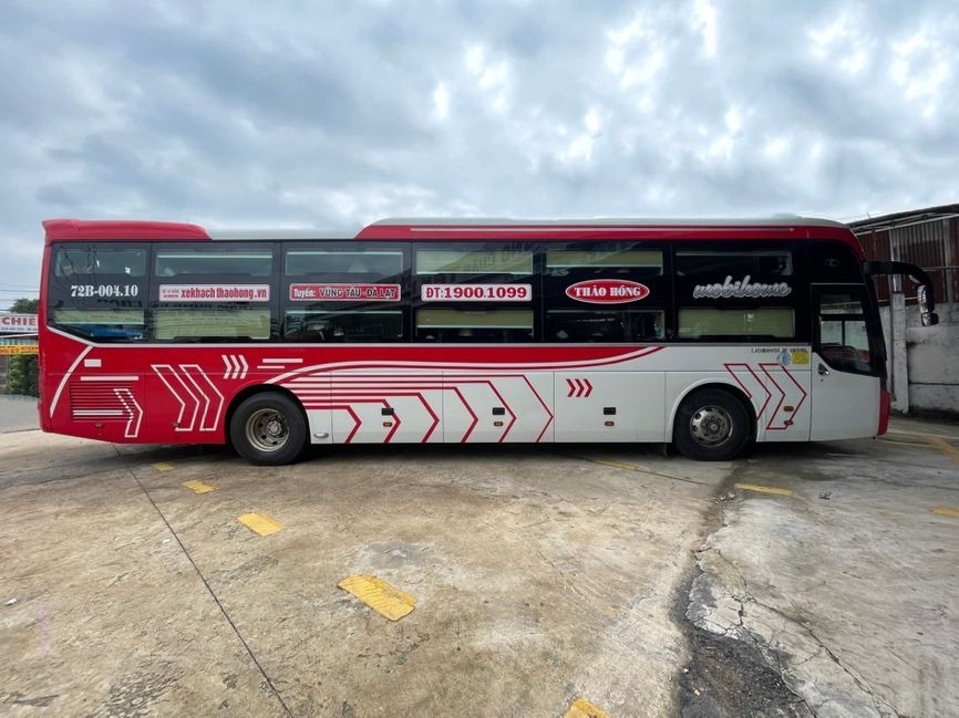Xe Thảo Hồng Bên hông xe Giường nằm 40 chỗ