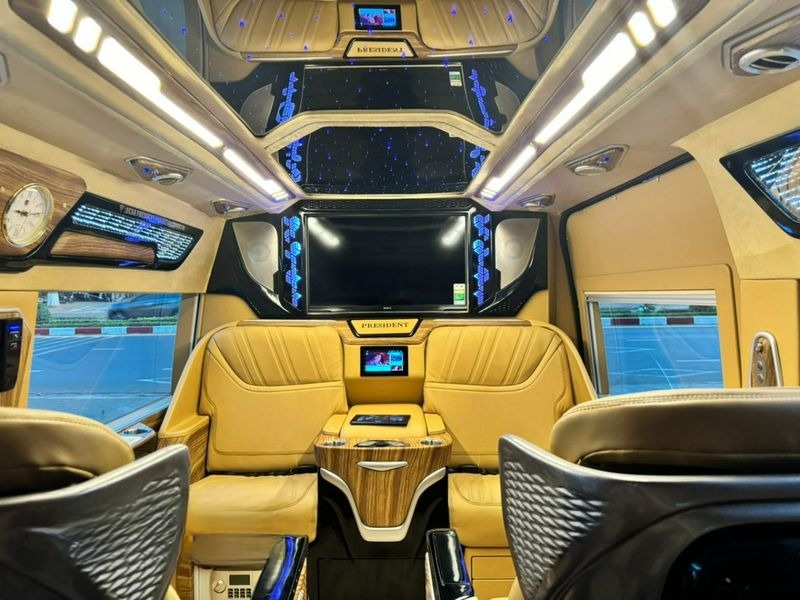 Xe Anh Quốc Limousine Tiện ích Nội thất Limousine 10 chỗ