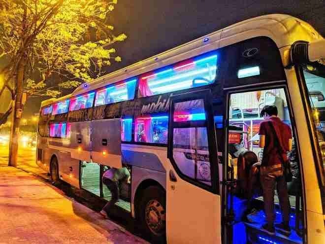 Xe Luxury Van Limousine Mặt trước xe Giường nằm 40 chỗ