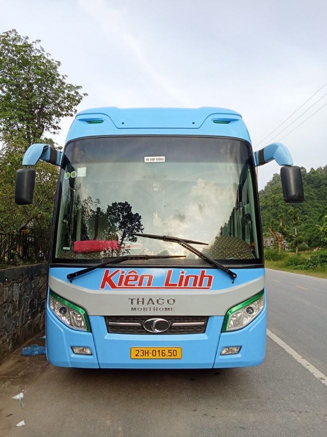 Xe Kiên Linh Mặt trước xe Xe Limousine giường phòng 34 chỗ