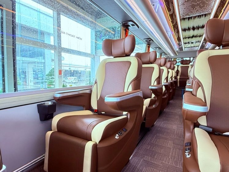 Xe Huệ Nghĩa Limousine Ghế ngồi Nội thất Tiện ích Limousine 19 chỗ