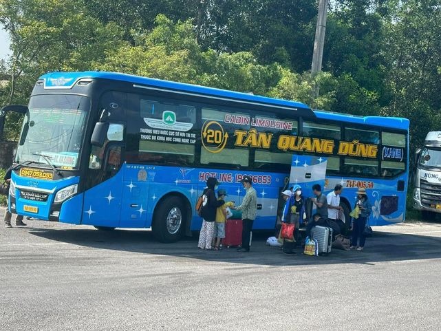 Xe Tân Quang Dũng Mặt trước xe Bên hông xe 