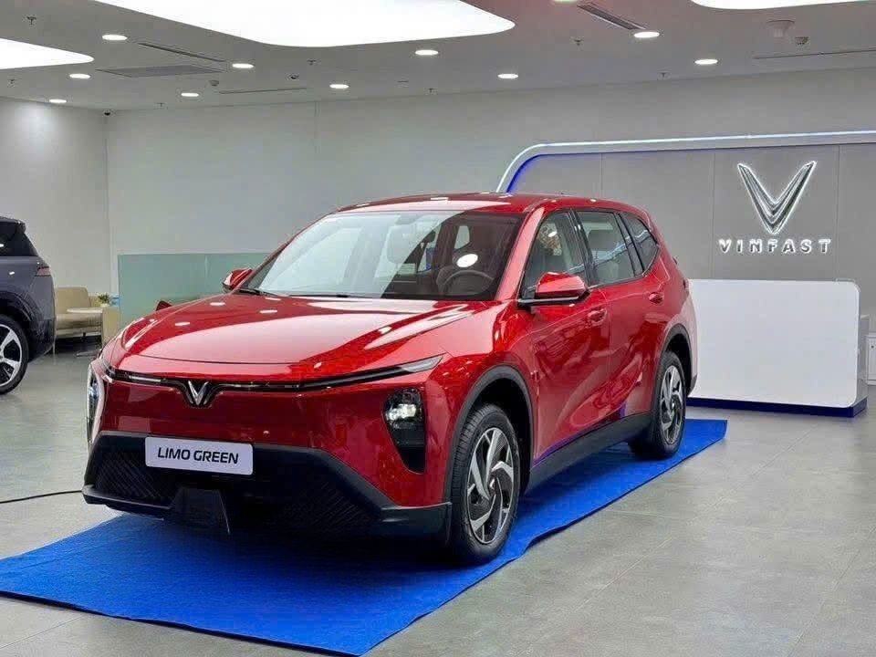 Xe HM Happycar Mặt trước xe Bên hông xe Xe 7 chỗ