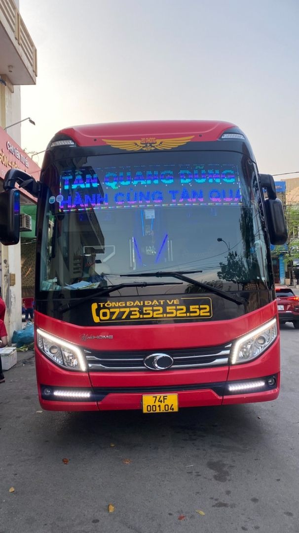 Xe Tân Quang Dũng Express Mặt trước xe 