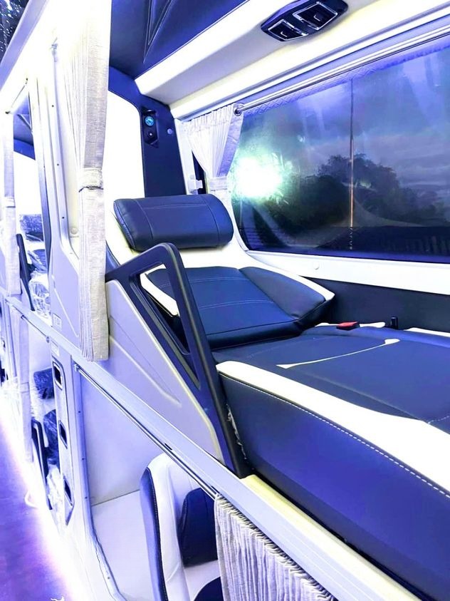 Xe Hùng Ban Giường nằm Nội thất Tiện ích Limousine 34 chỗ