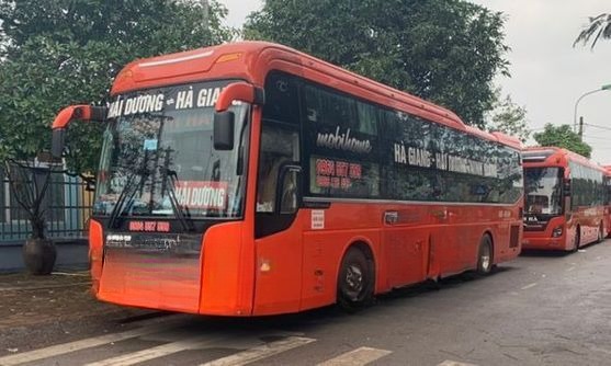 Xe Mạnh Hà (Hà Giang) Bên hông xe Giường nằm 44 chỗ