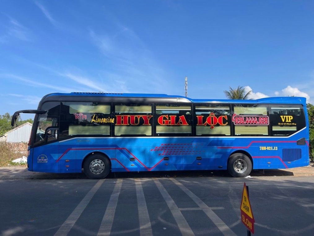 Xe Gia Lộc Bên hông xe Limousine 24 phòng