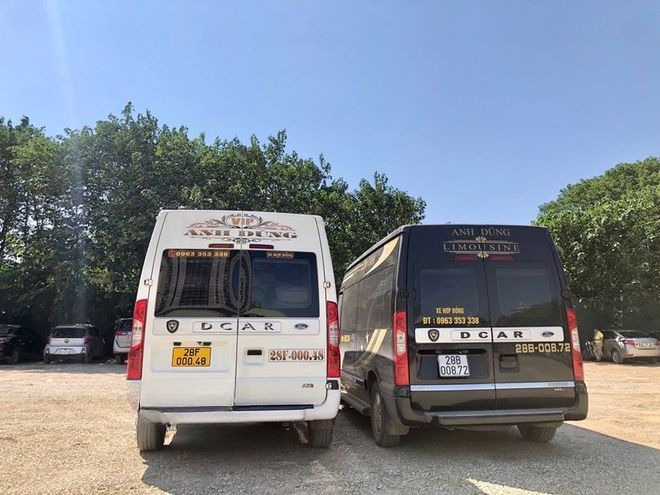 Xe Anh Dũng (Mai Châu) Mặt sau xe Limousine 9 chỗ VIP