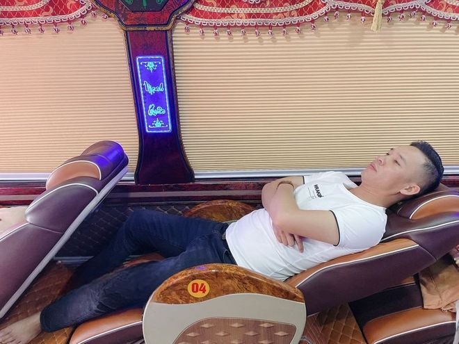 Xe Mạnh Quân Giường nằm Limousine 19 chỗ