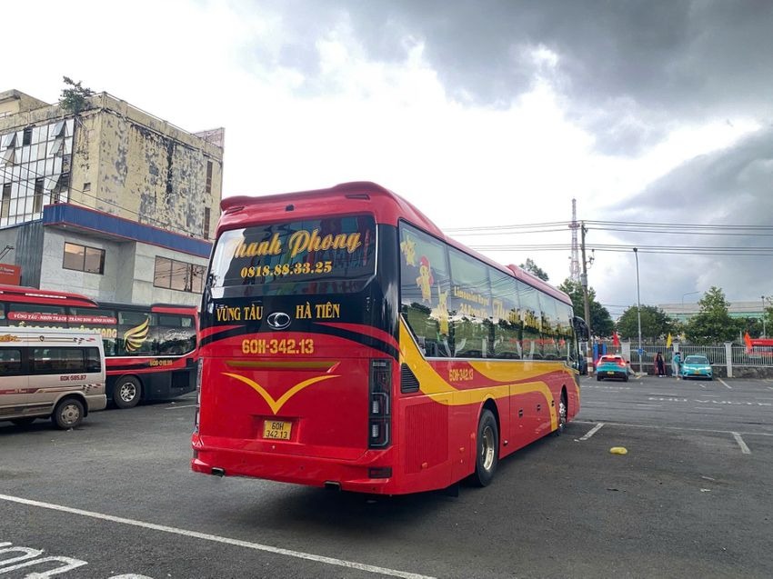 Xe Thanh Phong Mặt sau xe Bên hông xe Limousine 24 phòng