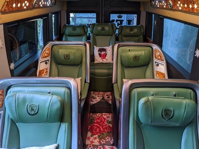 Xe Trúc Lên Nội thất Tiện ích Ghế ngồi Solati Limousine 9 chỗ 