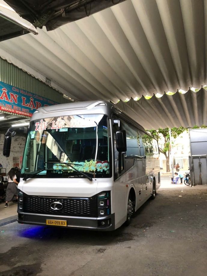 Xe Tân Lập Thành Bên hông xe Mặt trước xe Ghế ngồi 28 chỗ THACO