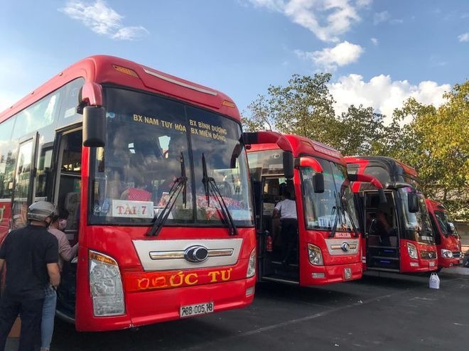 Xe Cúc Tư Mặt trước xe Limousine giường phòng 22 chỗ