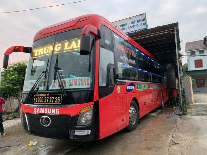 Xe Trung Lan Mặt trước xe Bên hông xe Limousine 34 giường