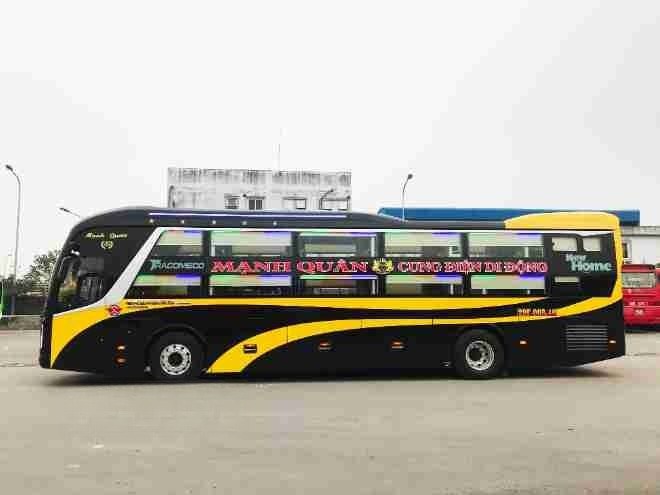 Xe Mạnh Quân Bên hông xe Limousine giường phòng 24 chỗ (VIP)