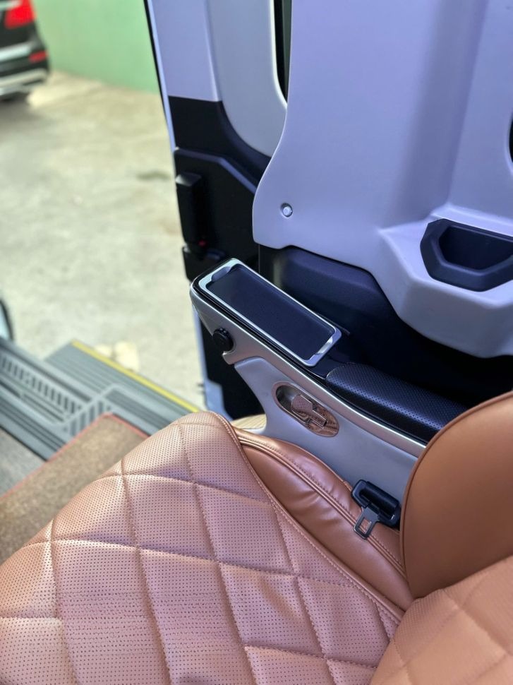Xe Cúc Tùng Limousine Nội thất Limousine 11 chỗ