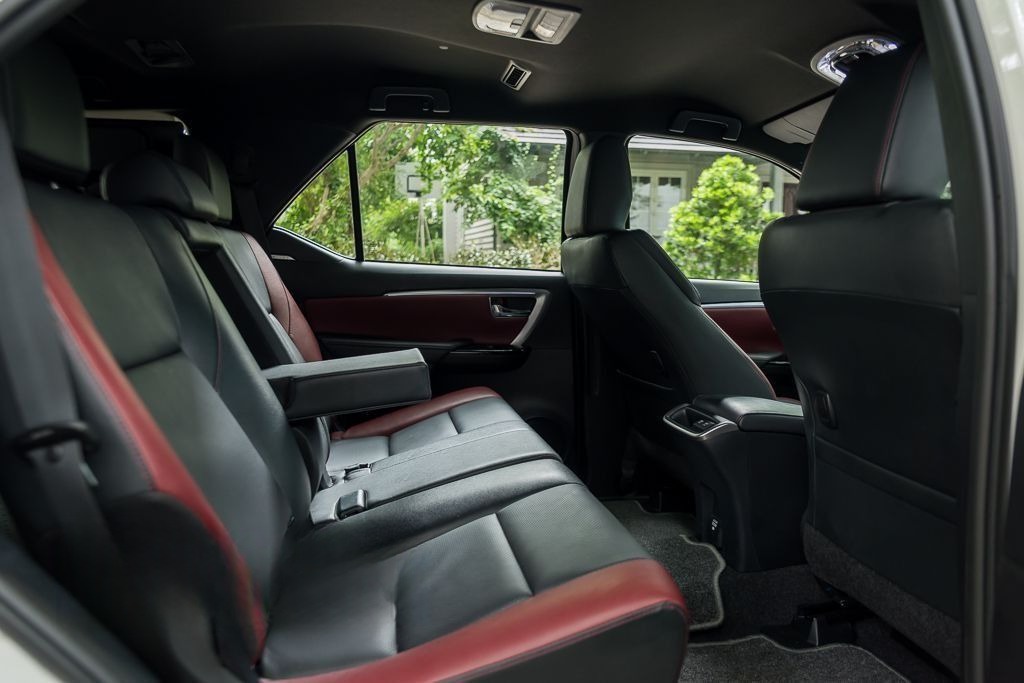 Xe Thanh Sơn Happy Car Ghế ngồi Nội thất Fortuner 7 chỗ
