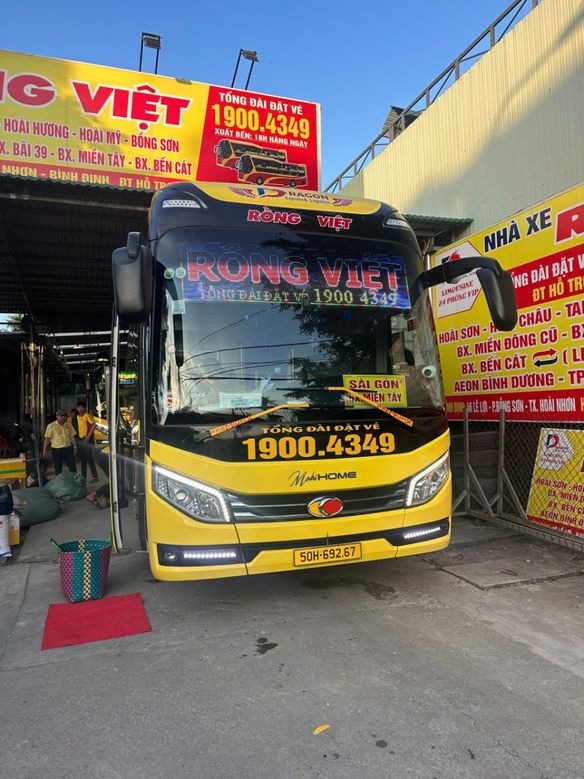 Xe Rồng Việt Limousine Mặt trước xe Limousine 24 phòng