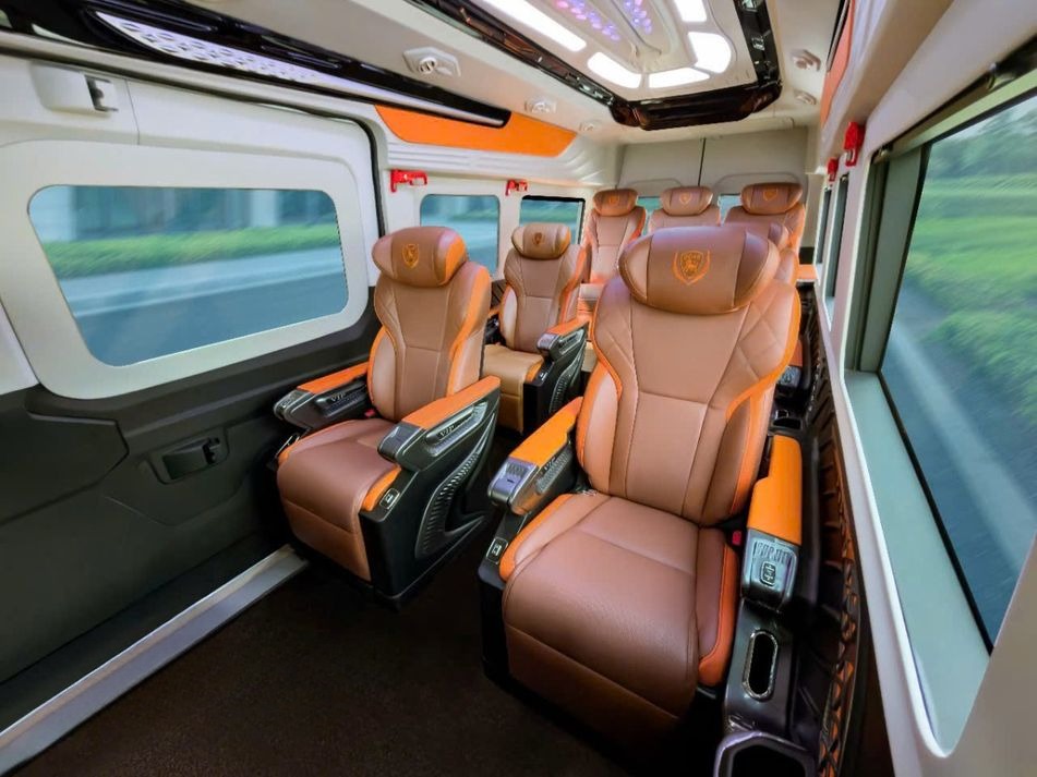Xe Phương Huy (Đắk Lắk) Nội thất Ghế ngồi Limousine 12 chỗ