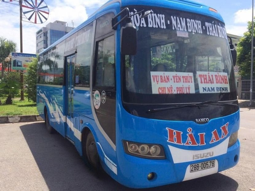 Xe Hải An Hòa Bình Bên hông xe Ghế ngồi 46 chỗ