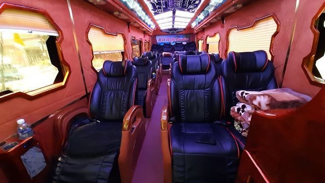 Xe Xuân Tráng Limousine Tiện ích Limousine 16 chỗ VIP
