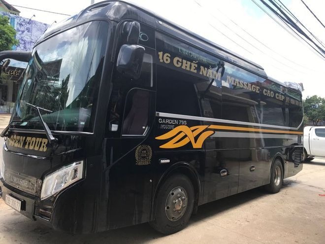 Xe Xuân Tráng Limousine Bên hông xe Limousine 16 chỗ VIP
