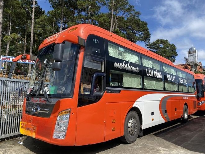 Xe Thuận Hưng Mặt trước xe Bên hông xe Giường nằm 44 chỗ