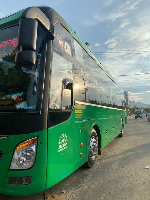 Xe Mai Linh (Đà Nẵng) Bên hông xe Giường nằm 44 chỗ