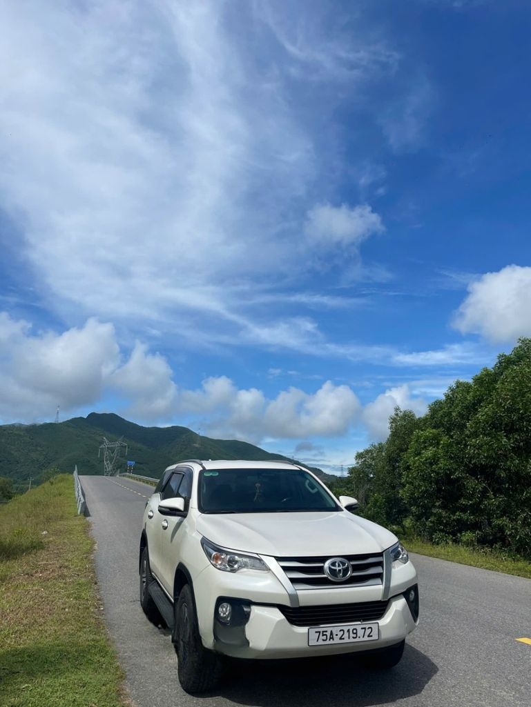 Xe Phương Travel Car Mặt trước xe Xe 7 chỗ