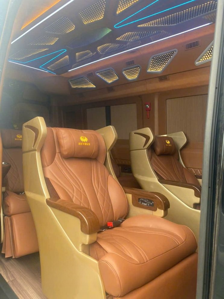Xe Hạ Long Star Limousine Ghế ngồi Limousine 11 chỗ