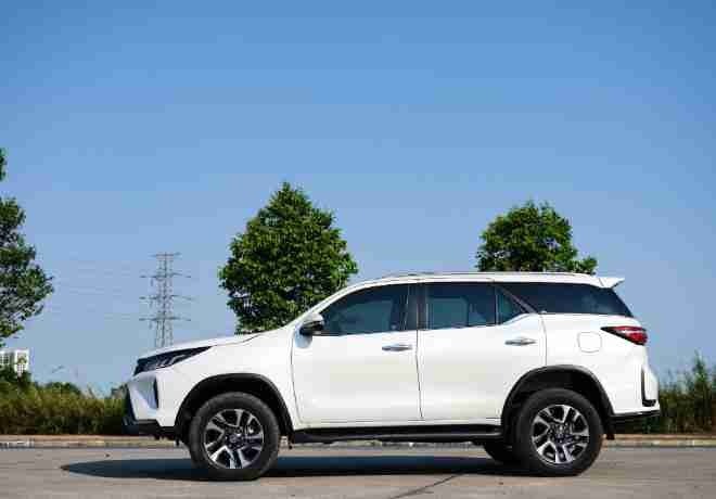 Xe HAV Limousine Bên hông xe Fortune 7 chỗ