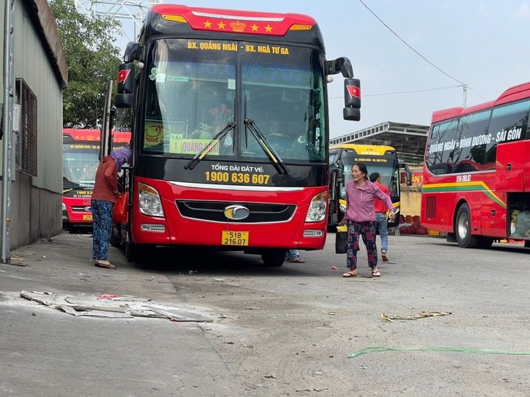 Xe Tuấn Tú Express Mặt trước xe Giường nằm 46 chỗ
