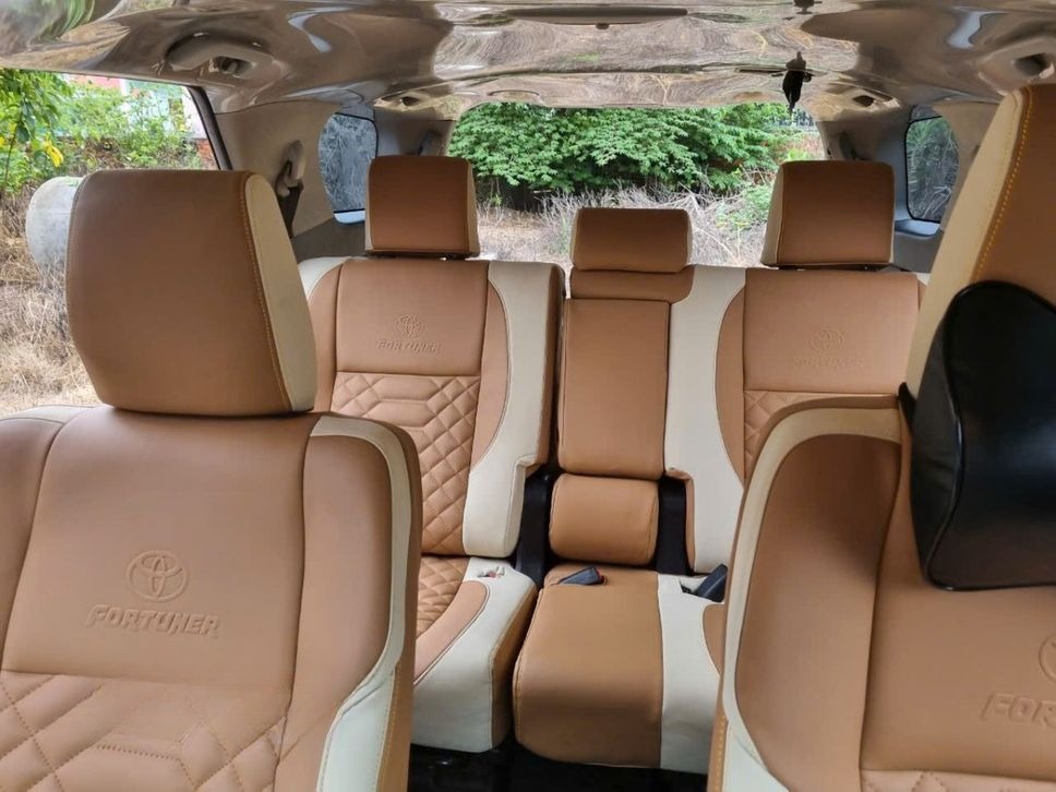 Xe Thủy Hà Linh Nội thất Ghế ngồi Fortuner 7 chỗ