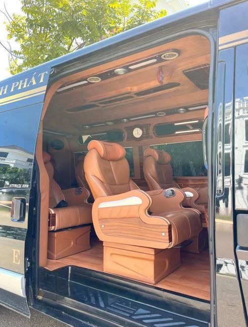 Xe Hưng Thịnh Phát Limousine Bên hông xe Ghế ngồi Limousine 9 chỗ VIP