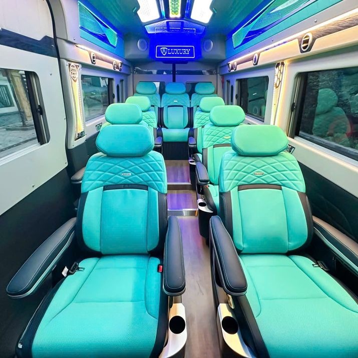 Xe X.E Việt Nam Nội thất Tiện ích Limousine 11 chỗ