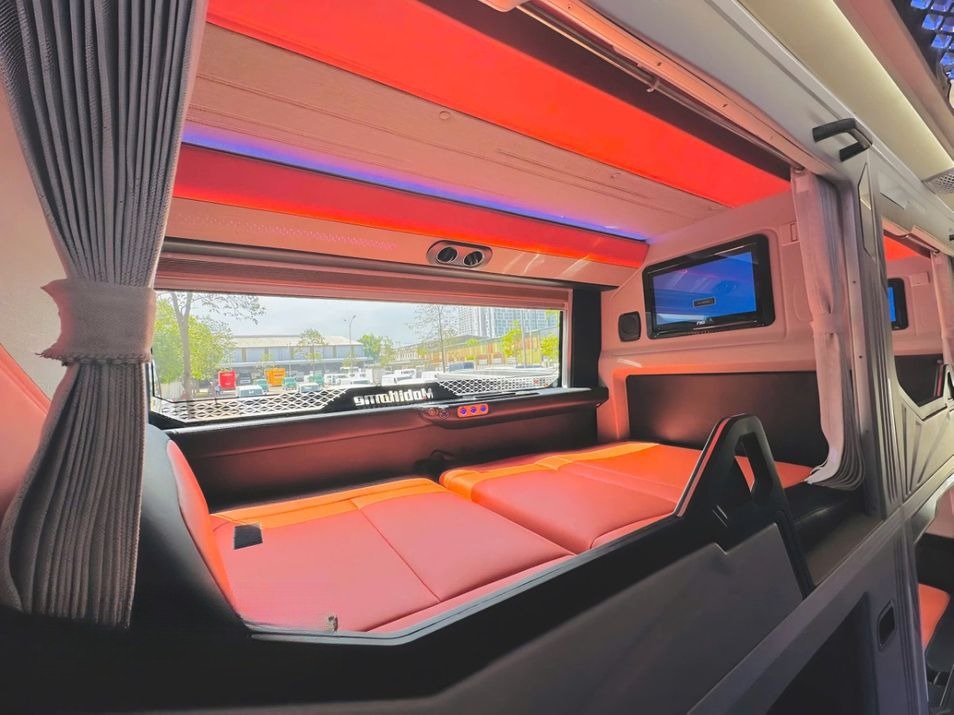 Xe Nhật Dương - Bình Minh Bus Giường nằm Tiện ích Nội thất Limousine 22 Phòng Đôi Luxury (WC)