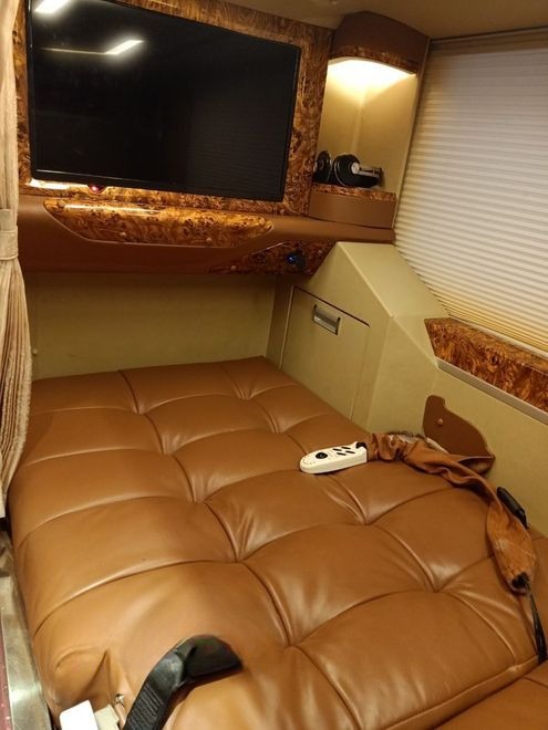 Xe Bốn Hai Tiện ích Limousine giường phòng 22 chỗ