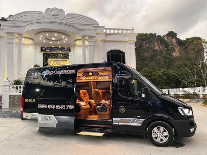 Xe Hồng Hưởng Limousine Bên hông xe 