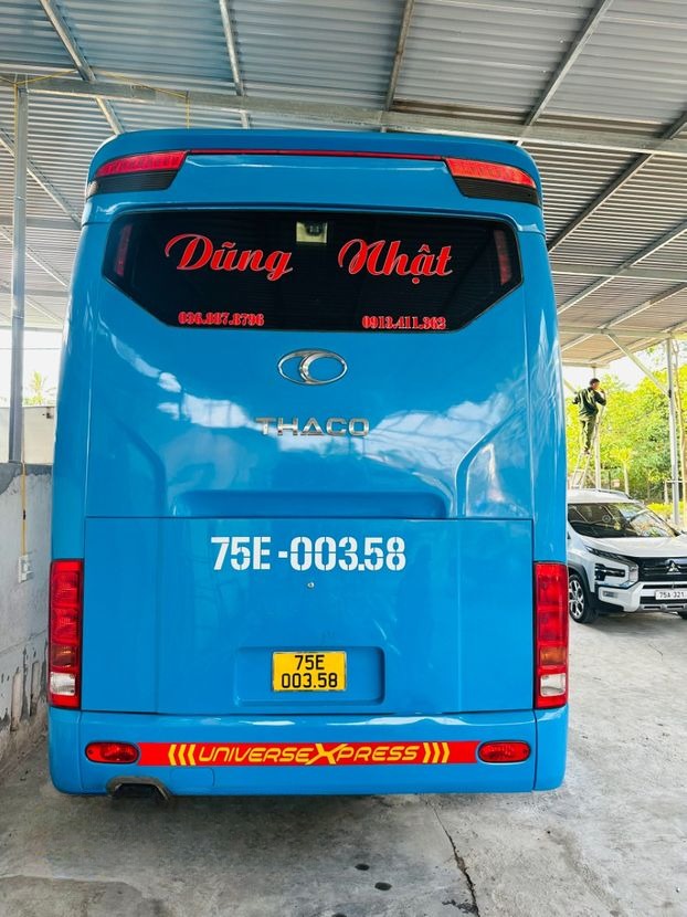 Xe Dũng Nhật Mặt sau xe Giường nằm 44 chỗ