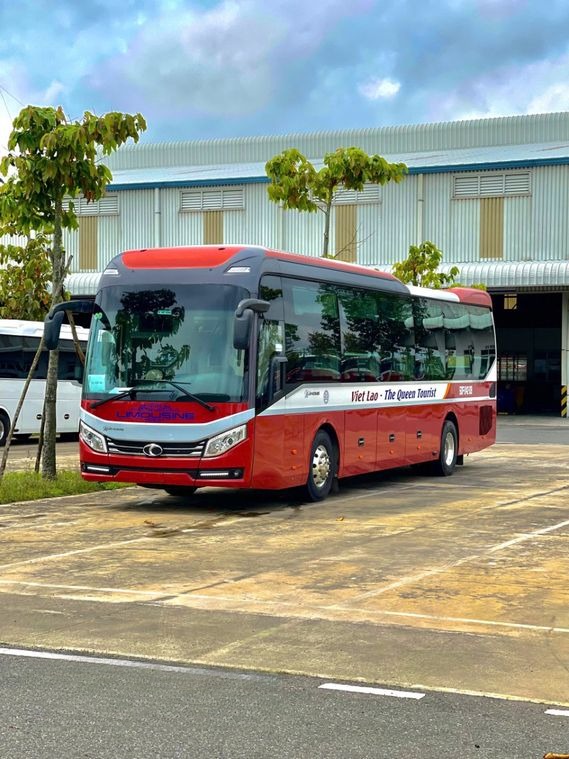 Xe Việt Lào (Đà Nẵng) Bên hông xe Limousine 22 Phòng
