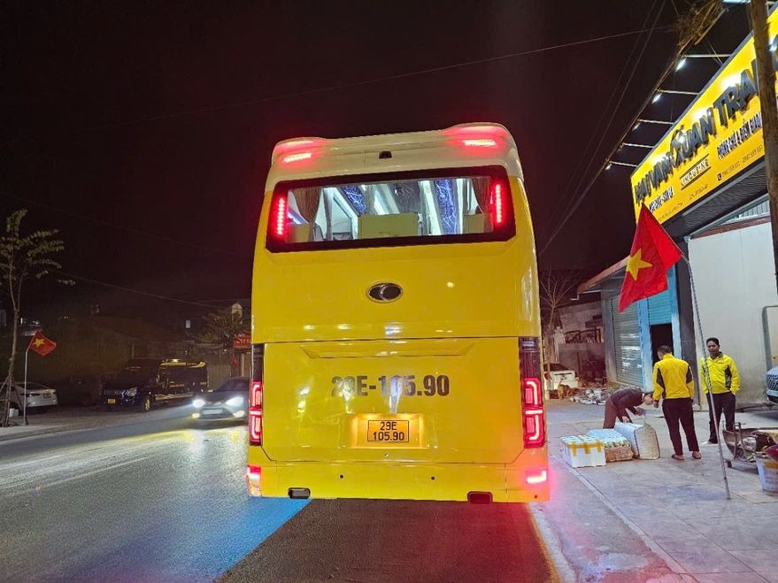 Xe Hải Vân Mặt sau xe Limousine giường phòng 34 chỗ