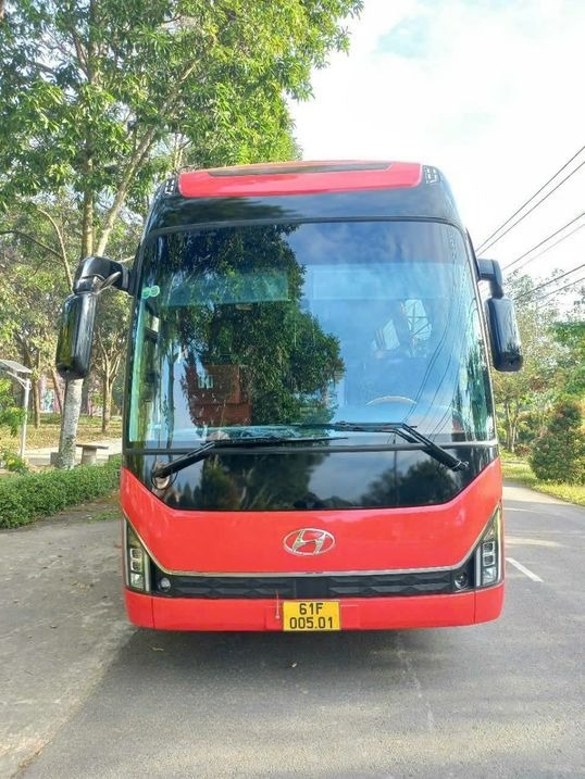 Xe Khang Thịnh Mặt trước xe Mặt sau xe Bên hông xe Ghế ngồi 45 chỗ