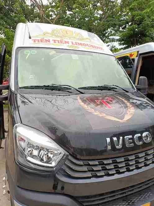 Xe Tiến Tiến Mặt trước xe Limousine 11 chỗ
