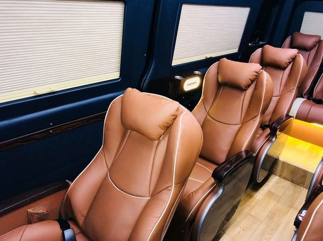 Xe Đan Anh Nội thất Ghế ngồi Tiện ích Skybus Limousine 12 chỗ