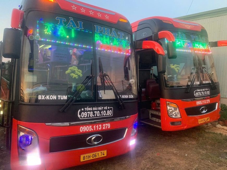 Xe Tài Phát Mặt trước xe Giường nằm Giường nằm 44 chỗ