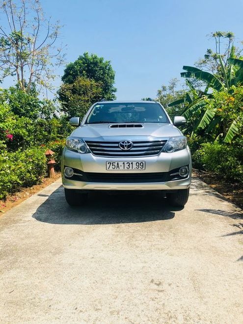 Xe Huế Express Mặt trước xe Fortuner 7 chỗ