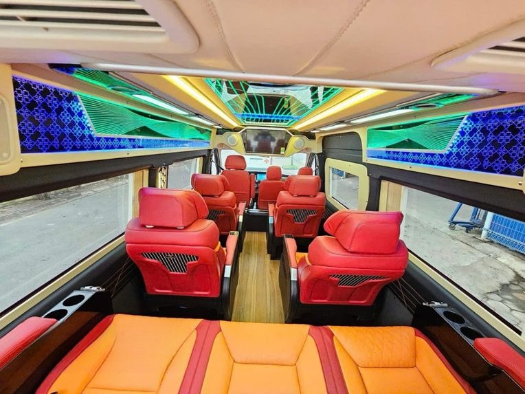 Xe Đức Lộc Limousine Tiện ích Nội thất Limousine 9 chỗ