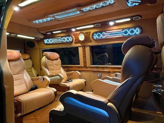 Xe Lovabus Ghế ngồi Nội thất Limousine 9 chỗ VIP