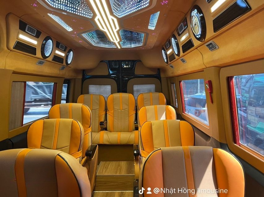Xe Nhật Hồng Limousine Nội thất Limousine 9 chỗ VIP