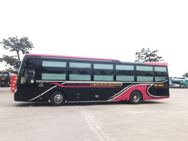 Xe Tuấn Thành Bên hông xe Limousine giường nằm 22 chỗ 